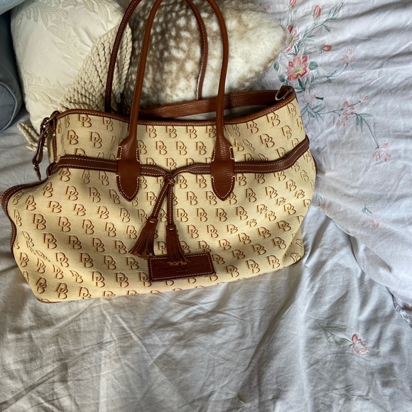 Dooney & Bourke Pocketbook Tote -Material & Leather - Picture 2 of 15
